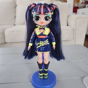 MGA LOL Surprise OMG Victory Fashion Doll Futuristic Style Neon Beautiful